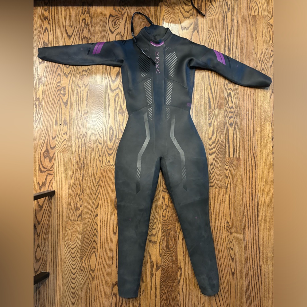 Roka women’s maverick comp 2 wetsuit. Worn once. No rips/tears in suit.